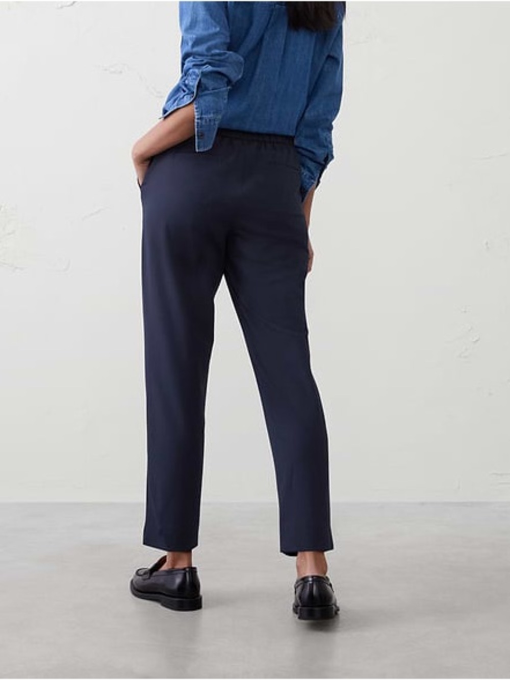 Banana Republic Navy Hayden Pull-On Tapered Ankle Pants Size 6 - Picture 2 of 6